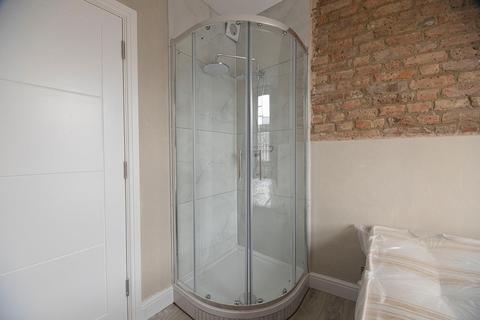 House share to rent, Chapel Way, London N7