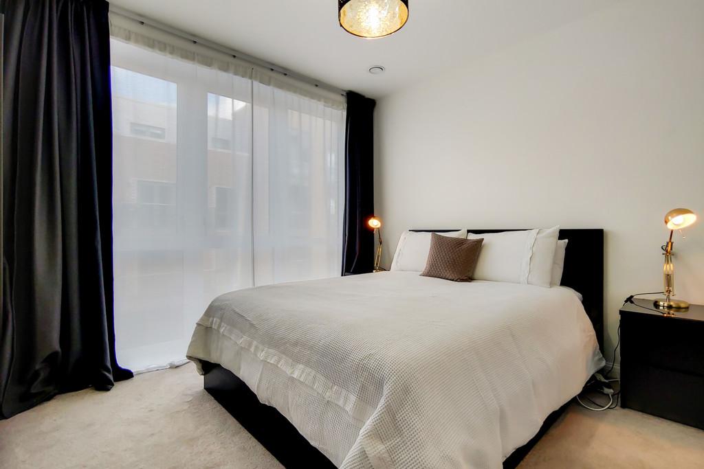 4 Main Bedroom-1