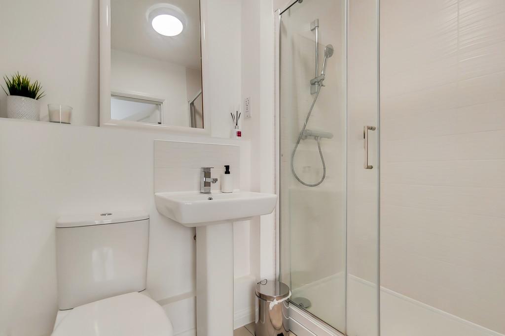 5 Main Ensuite-0