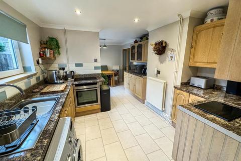 4 bedroom end of terrace house for sale, Pevensey Walk, Corby NN18