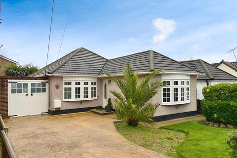 2 bedroom detached bungalow to rent, Kents Hill Road, South Benfleet, Benfleet