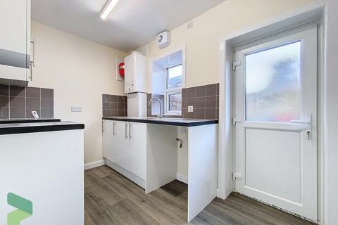 2 bedroom flat to rent, Lynwood Avenue, Darwen