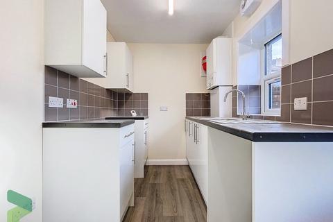 2 bedroom flat to rent, Lynwood Avenue, Darwen