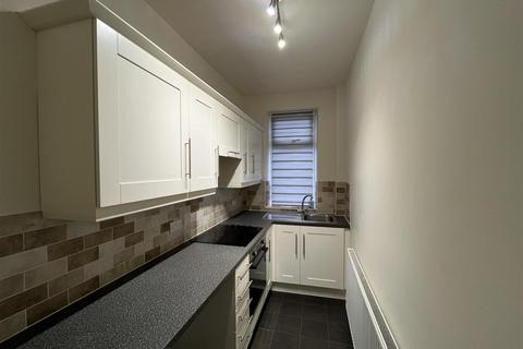 2 bedroom terraced house to rent, Arnold Street, Liversedge WF15