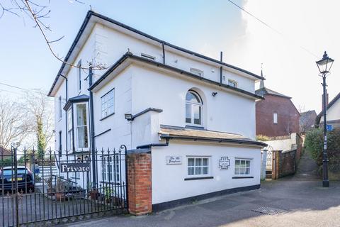 2 bedroom ground floor flat for sale, Archway Place, Dorking