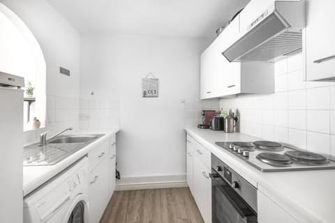 2 bedroom flat to rent, Ravensbury Road Earlsfield SW18