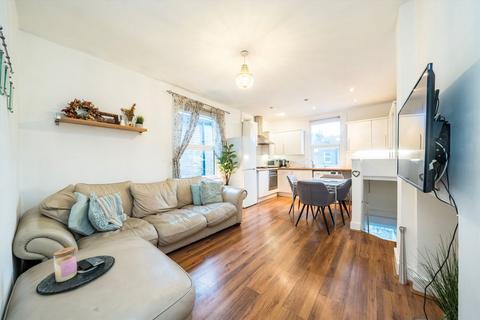 3 bedroom flat for sale, Renmuir Street, London SW17