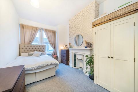 3 bedroom flat for sale, Renmuir Street, London SW17