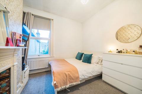 3 bedroom flat for sale, Renmuir Street, London SW17