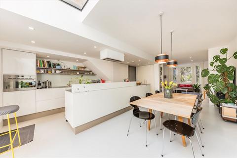 4 bedroom terraced house for sale, Shacklewell Lane, London E8