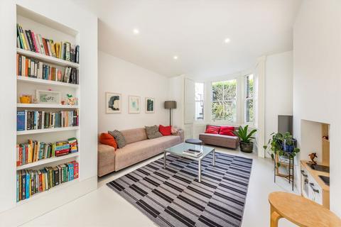 4 bedroom terraced house for sale, Shacklewell Lane, London E8