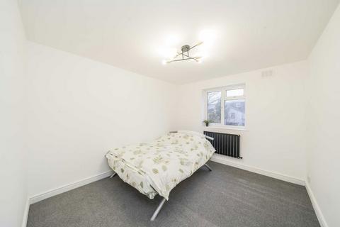 2 bedroom flat to rent, Burns Road, London NW10