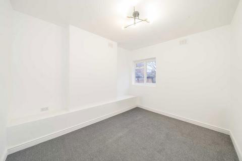 2 bedroom flat to rent, Burns Road, London NW10