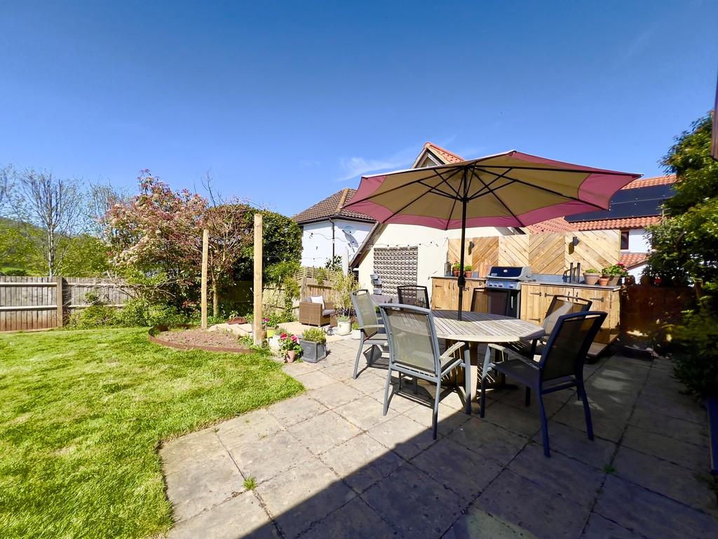 Garden kitchen area