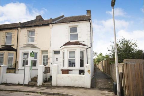 3 bedroom end of terrace house to rent, Coulman Street, Gillingham ME7