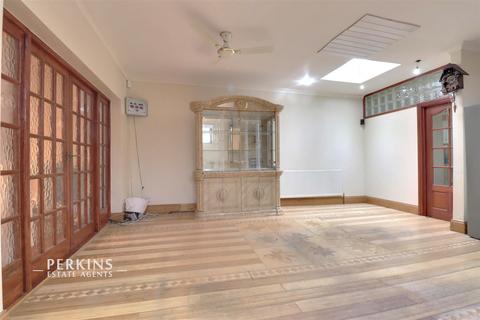 176 Ascot Gardens, Southall, UB1 2SE