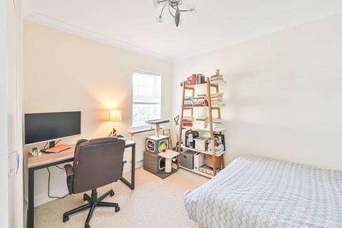 28c Alexandra Grove, London, N12 8HG