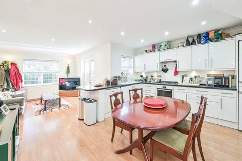 28c Alexandra Grove, London, N12 8HG