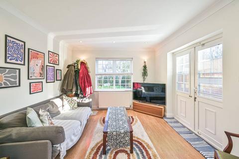 28c Alexandra Grove, London, N12 8HG