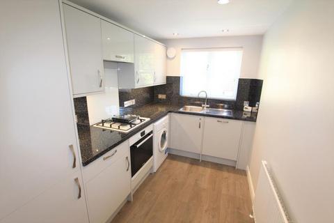 2 bedroom apartment to rent, Ruxley Court, Woking GU22