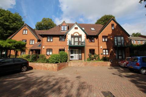 2 bedroom apartment to rent, Ruxley Court, Woking GU22