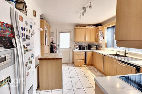 3 bedroom semi-detached house for sale, Beaconsfield, Luton