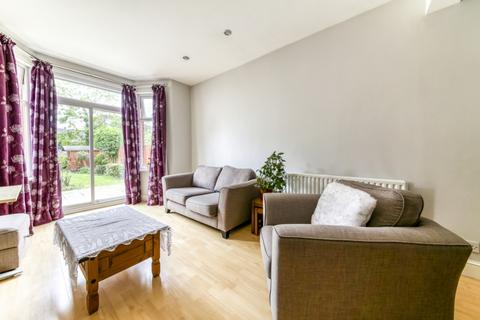 4 Burgoyne Road, London, SE25 6JT