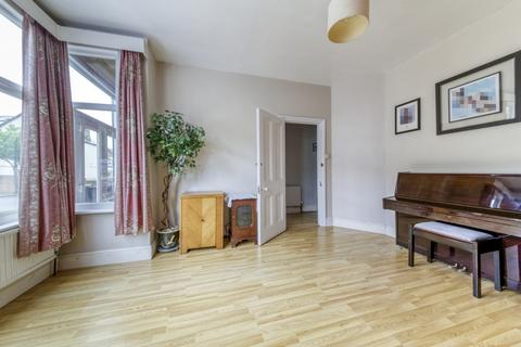 4 Burgoyne Road, London, SE25 6JT