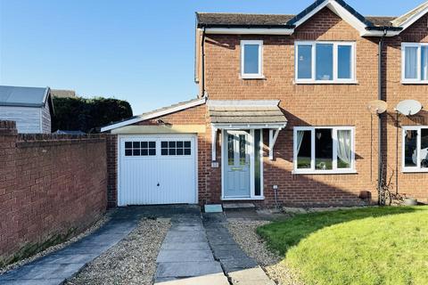 3 bedroom semi-detached house for sale, Woodlands Drive, Skelmanthorpe, HD8 9DB