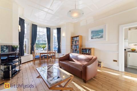 3 bedroom flat for sale, Great North Road, Highgate London, N6