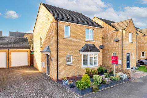 3 bedroom detached house for sale, Siskin Close, Royston SG8