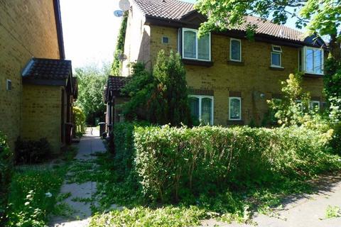 1 bedroom terraced house to rent, Albany Park, Slough