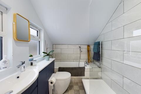 1 bedroom ground floor maisonette for sale, London Road, High Wycombe, HP11 1LP
