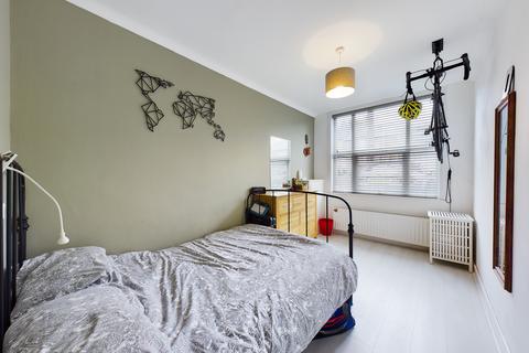 1 bedroom ground floor maisonette for sale, London Road, High Wycombe, HP11 1LP