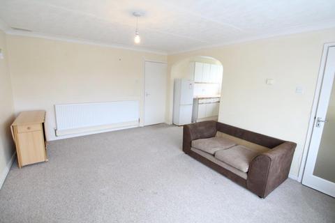 2 bedroom maisonette to rent, Chertsey Close, Two bed Maisonette