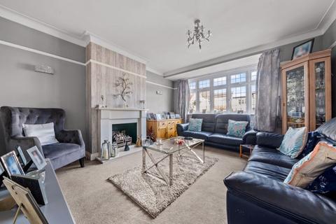 82 Lynwood Drive, Worcester Park, KT4 7AE