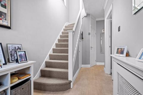 82 Lynwood Drive, Worcester Park, KT4 7AE