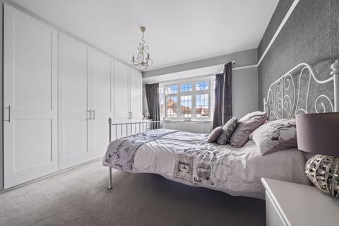 82 Lynwood Drive, Worcester Park, KT4 7AE