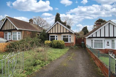 2 bedroom detached bungalow to rent, Avon Road, Southampton SO18