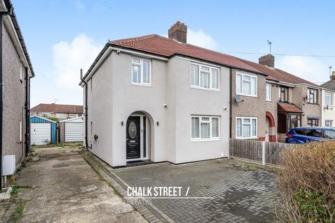 36 Carnforth Gardens, Hornchurch, RM12 5DJ