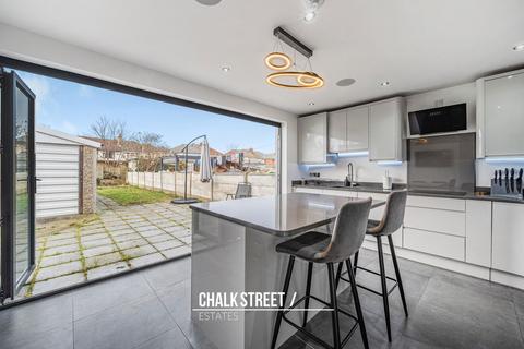 36 Carnforth Gardens, Hornchurch, RM12 5DJ