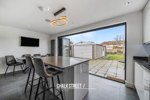 36 Carnforth Gardens, Hornchurch, RM12 5DJ