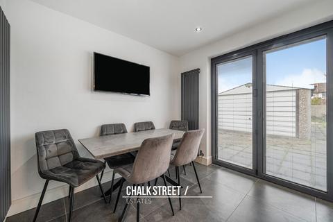 36 Carnforth Gardens, Hornchurch, RM12 5DJ