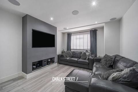36 Carnforth Gardens, Hornchurch, RM12 5DJ