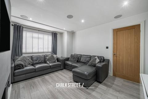 36 Carnforth Gardens, Hornchurch, RM12 5DJ