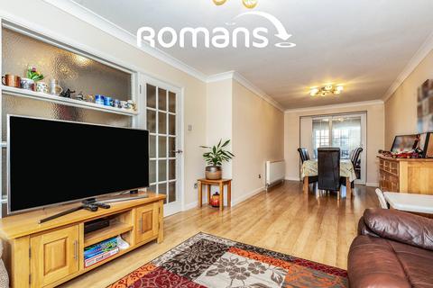 3 bedroom terraced house to rent, Lyneham Gardens