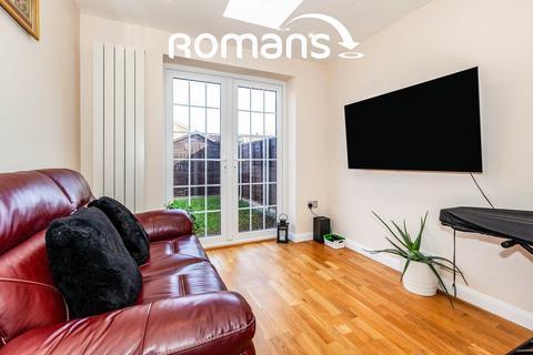 3 bedroom terraced house to rent, Lyneham Gardens