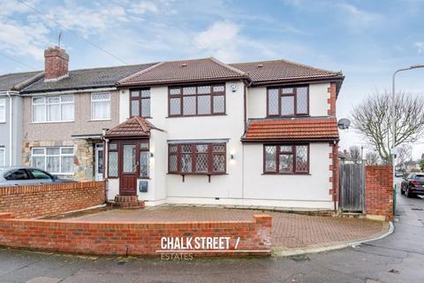 5 bedroom end of terrace house for sale, South End Road, Hornchurch, RM12