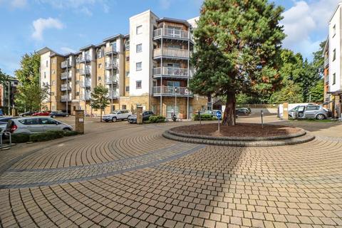 1 bedroom apartment to rent, Coombe Way, Farnborough GU14