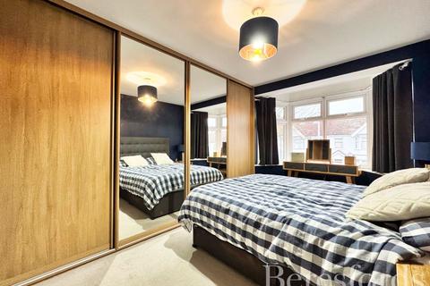 34 Cavenham Gardens, Hornchurch, RM11 2AU